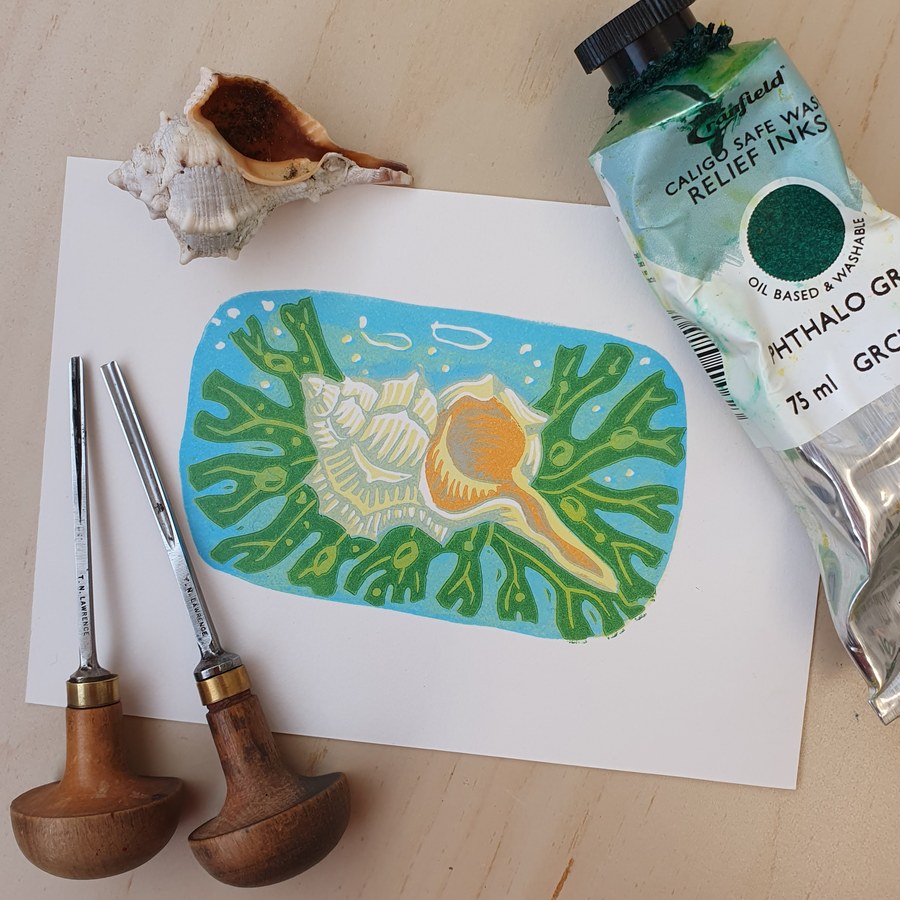 Shell linocut print with lino tools and ink — Primera Press